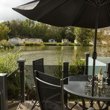 Mallard Lake South Cerney Esterno foto