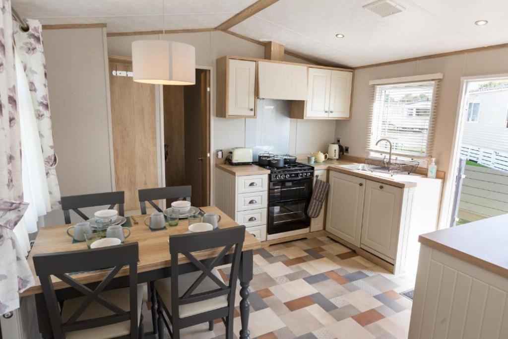 Mallard Lake South Cerney Esterno foto