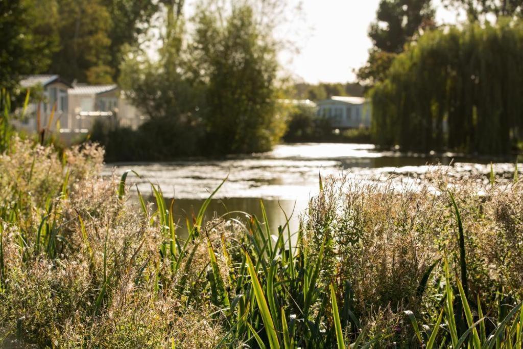 Mallard Lake South Cerney Esterno foto
